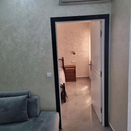 Comforts Apartments 1 Фнидек Екстериор снимка