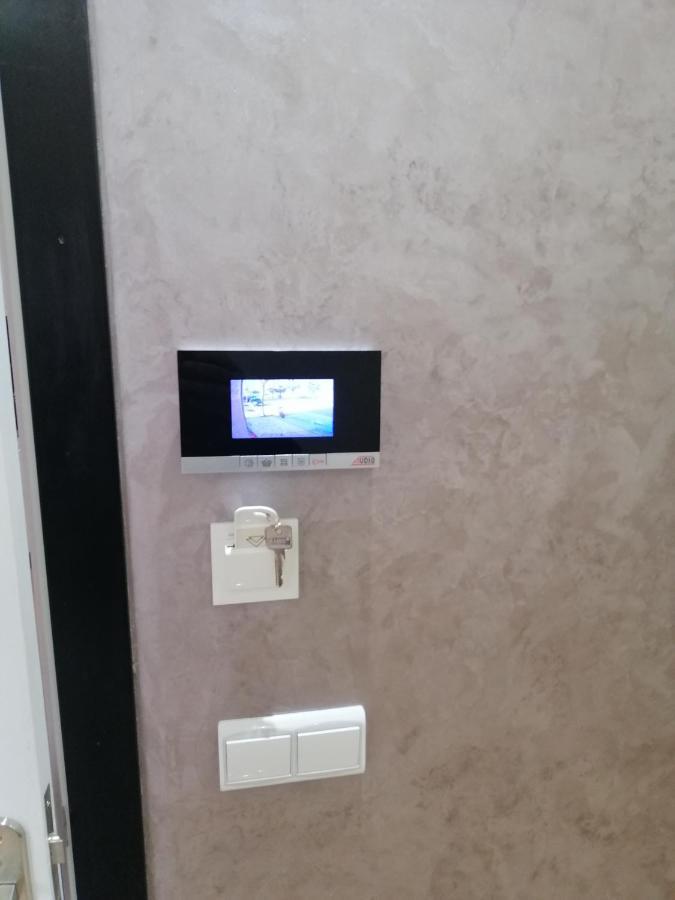 Comforts Apartments 1 Фнидек Екстериор снимка