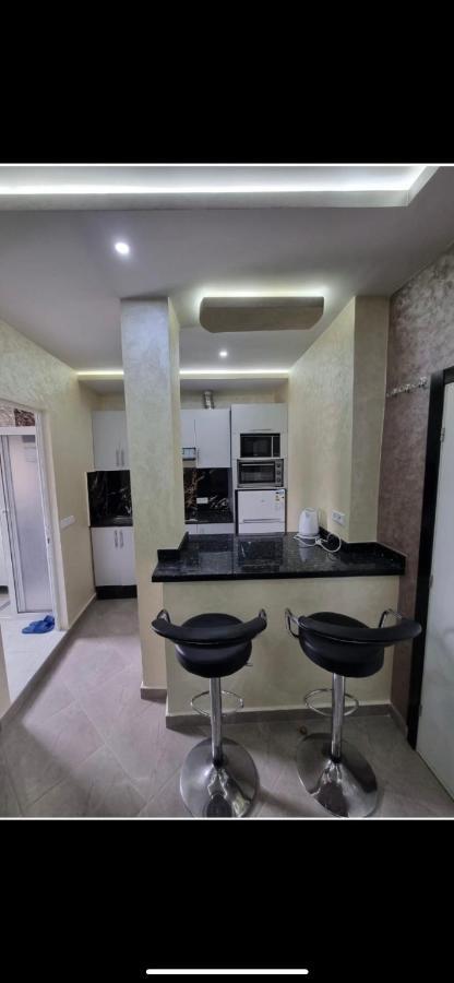 Comforts Apartments 1 Фнидек Екстериор снимка